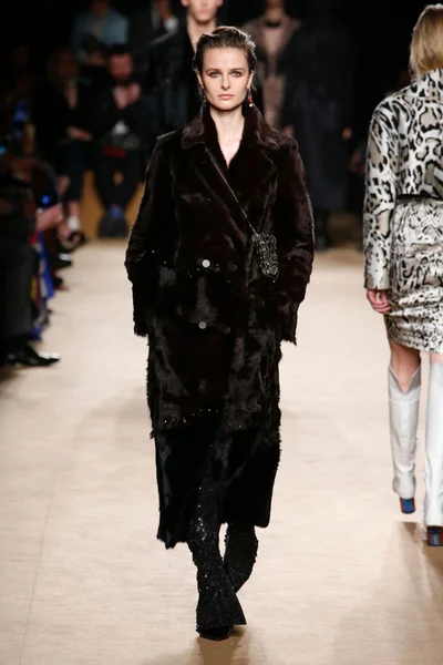 Look 13